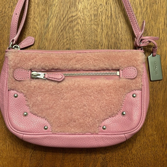Coach pink shearling crossbody - Picture 3 of 13